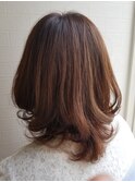 柔らか雰囲気のミディアムヘア