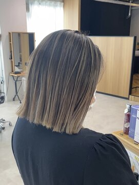 スイ(sui) ボブバレイヤージュ（シャドウルーツ）