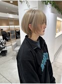 大人ブロンドハイトーンショートウルフ外ハネ