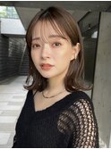 ミディアムレイヤーカットオリーブベージュ外ハネ