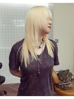 スタニング 渋谷(STUNNING.) 顔まわりデザインカット ハイトーン【修】20代30代40代