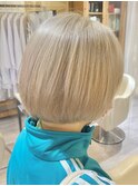 シルバーブロンドベージュダブルカラー髪質改善ケアブリーチボブ