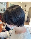 丸みと抜け感のあるショートヘア/山下