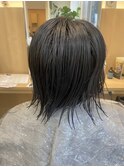 あごのラインの切りっぱなしボブスタイル
