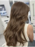 ヘーゼルベージュ　ブリーチなし　レイヤーカット　海外風