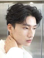 フィフス 天神大名(fifth)&nbsp;天神大名フェザーパーマメンズカットセンターパート30代フェード