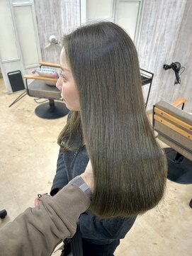 カーキベージュ