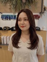 チオ(Chio)&nbsp;【富山】大人上品なセンターパートの艶セミロングレイヤー