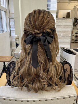 ヘアー アレス(hair ales) ねじりシンプルハーフアップ ヘアセット へアレンジ 表参道