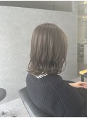 透け感グレージュ。