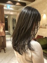 ビュートリアム265(BEAUTRIUM 265)&nbsp;ロングレイヤーカット 韓国ヘア 顔周りカット オリーブベージュ