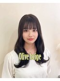 『オリーブベージュカラー』肌の色に馴染みやすいカラー