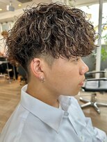 ウェイビーエフティフィフス 横浜西口(WAVEY ft.fifth) 横浜ツイスパ波巻きパーマメンズマッシュウルフ刈り上げなし