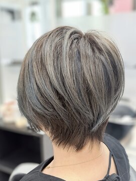ヘアースタジオ ジェイワン(hair studio J ONE) 30代40代50代60代ナチュラルショートブルーグレー白髪ぼかし