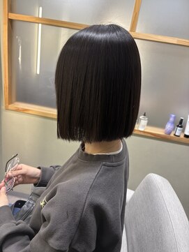 ヤヤ 浅草(yaya.) 切りっぱなしボブ×艶髪縮毛矯正
