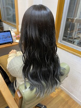 タミーズ 金山(Tummy's) グラデーションシルバーカラー