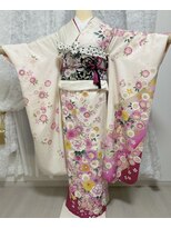 きものサロンティファニー&nbsp;白系に花