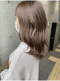 ミルクティーベージュカラー×ミディアムレイヤースタイル
