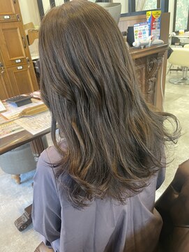 ハグヴィアン(HUG BIEN) 両サイドにインナー忍ばせカラー