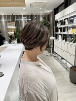 ステアケース 武蔵小杉店(stair:case) 白髪をぼかして立体感も ハイライトローライト 大人ショート