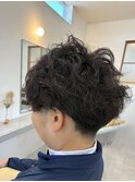 ツーブロック×刈り上げで扱いやすさも備えたマッシュショート