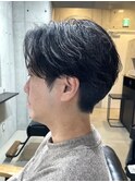 フェザーパーマ　メンズ30代　センターパート　刈り上げ