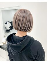 ジョリ(Jolie) 白髪ぼかし/ミルクティーベージュ/アンブレラカラー/ボブ