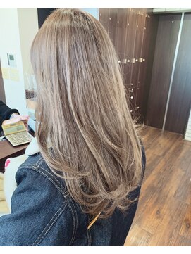 レイラバイアフロート 吉祥寺(Lila by afloat) ブリーチ無しで作るミルクティーグレージュ【アフロート小笠原】