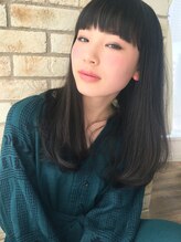 思わず触れたくなるような柔らかい髪に