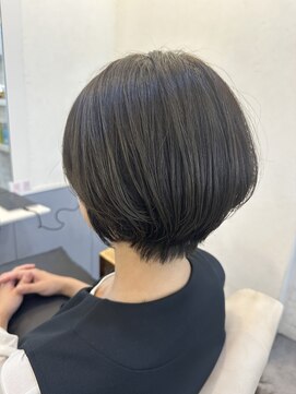 トッカ ヘアアンドトリートメント 難波店 襟足くびれが素敵なショートカット