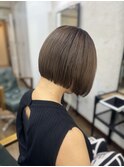 シアーベージュ小顔ミニボブ