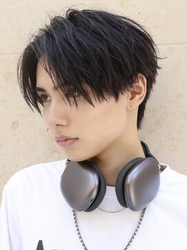 エイド 渋谷(aid) 前下がり束感センターパート刈り上げツーブラックダウンパーマ