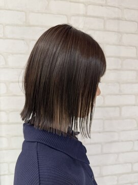 ビス ヘア アンド ビューティー 西新井店(Vis Hair＆Beauty) 10代20代切りっぱなし外ハネボブアッシュブラウン