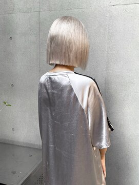 ヴァーディ オモテサンドウ(Vardy omotesando) white/ホワイト シルバー ハイトーンボブ