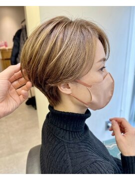 バッカ(BACCA) 白髪ぼかしで若見えする立体ショート