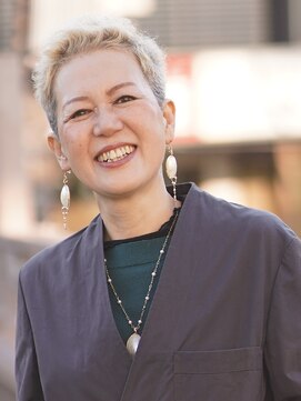 えがお美容室 【えがお美容室】40代にオススメ☆キッリとクールベリーショート