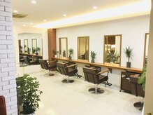 ビューティーサロンジェイ(Beauty Salon J)の雰囲気（店内は落ち着きのある色使いです。半個室もご用意あります。）