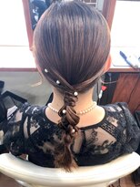 タイトローポニーアレンジ