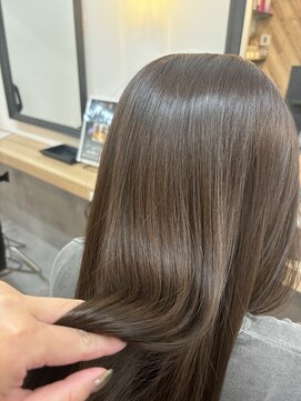 ハグ(HUG) グレージュカラーのさらさらロング！