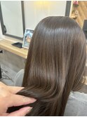 グレージュカラーのさらさらロング!