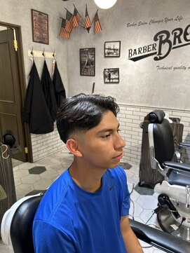 バーバーブロス 長堀店(BARBER BROS) 【BarBerBROS】フェードカット　ニュアンスパーマ　直毛
