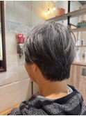 グレイヘアショート