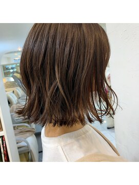 シック 大宮西口(CHIC) フェミニン切りっぱなしボブ　/ モカベージュ