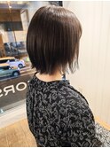 切りっぱなしボブ×スモーキーベージュ