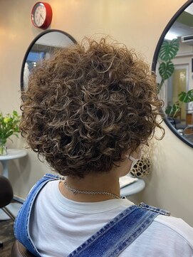 バグ 恵比寿(Bug) ふわふわスパイラルパーマ