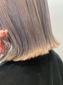 バズ(BUZZ) 切りっぱなしボブが可愛いハイトーンカラー♪藤原