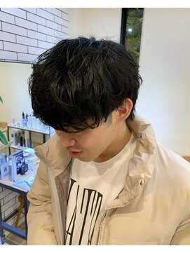 シフト(SHEEFT) 黒髪×束感ニュアンスパーマ マッシュショート小顔