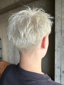 ヘア ルーナ バイ アプリーレ(hair lune by Aprire) ハイトーンダブルカラー韓国流ホワイト耳出しすっきり清潔感小顔