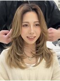 ハイライトカラーミルクティーベージュレイヤーカット