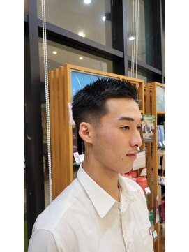レブリィゼンコー イオンモール多摩平の森店(Reverie ZENKO) フェード風ショートスタイル